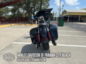 2025 Harley-Davidson<sup>®</sup> Street Glide® thumb 2