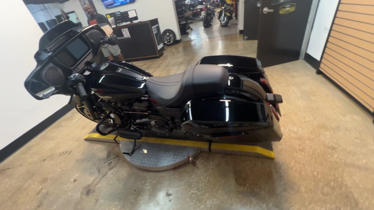 2025 Harley-Davidson Street Glide FLHX - Photo 9