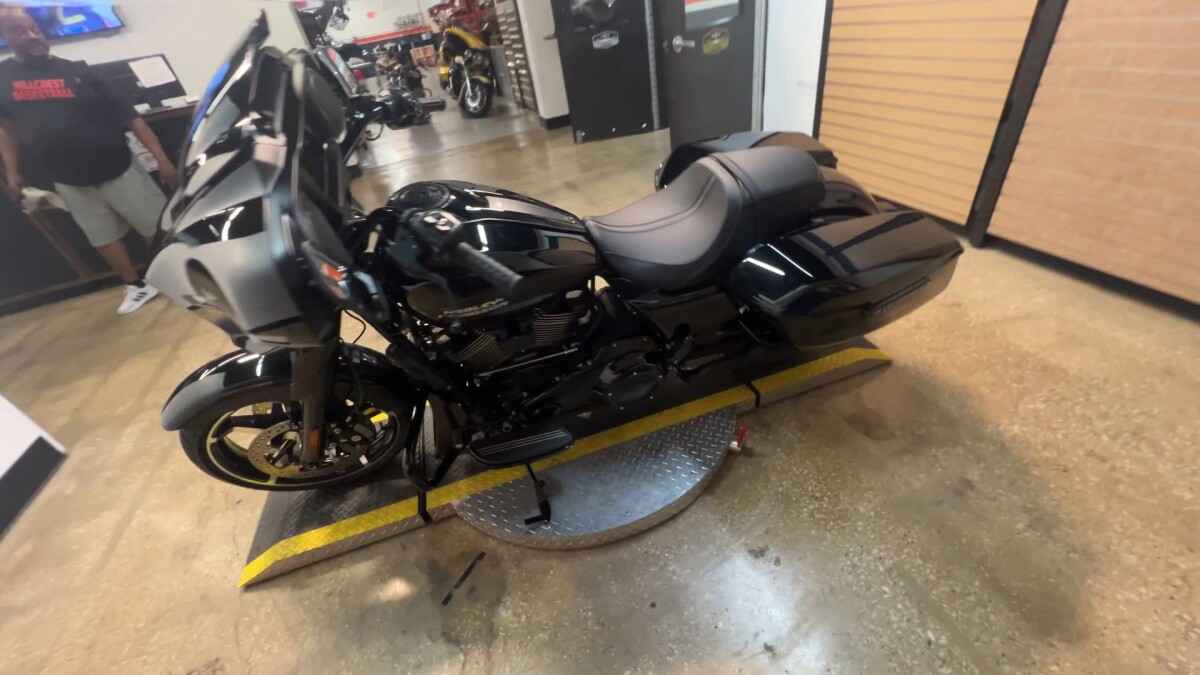 2025 Harley-Davidson Street Glide FLHX - Photo 8