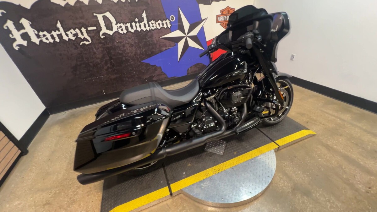 2025 Harley-Davidson Street Glide FLHX - Photo 4