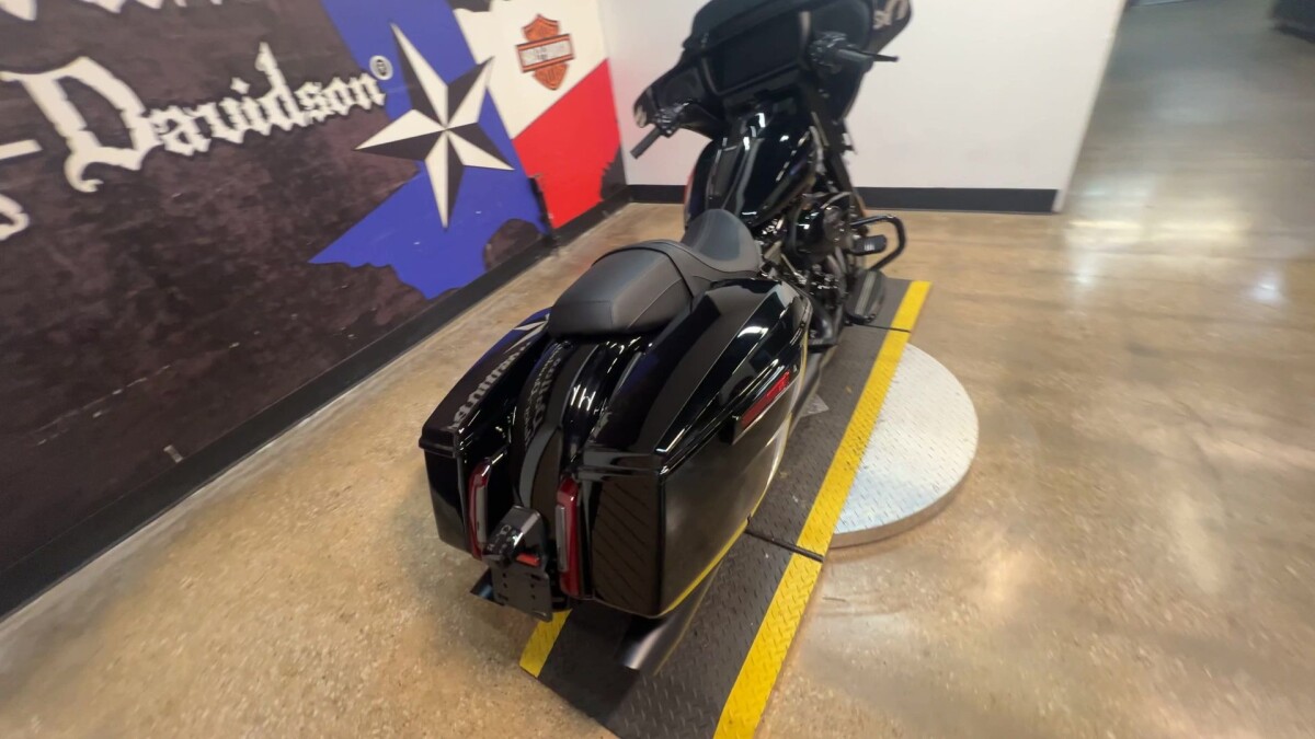 2025 Harley-Davidson Street Glide FLHX - Photo 3