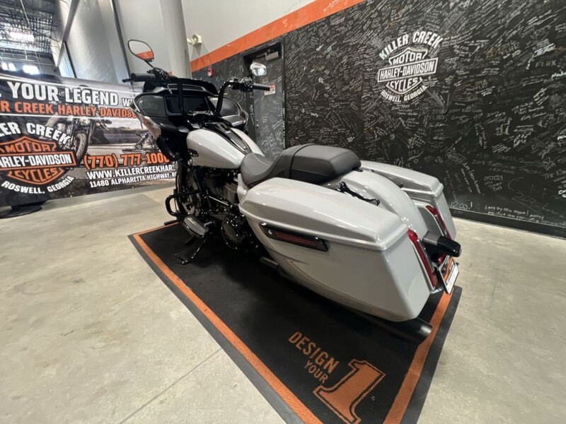 2025 Harley-Davidson<sup>®</sup> Road Glide® BILLIARD GRAY
