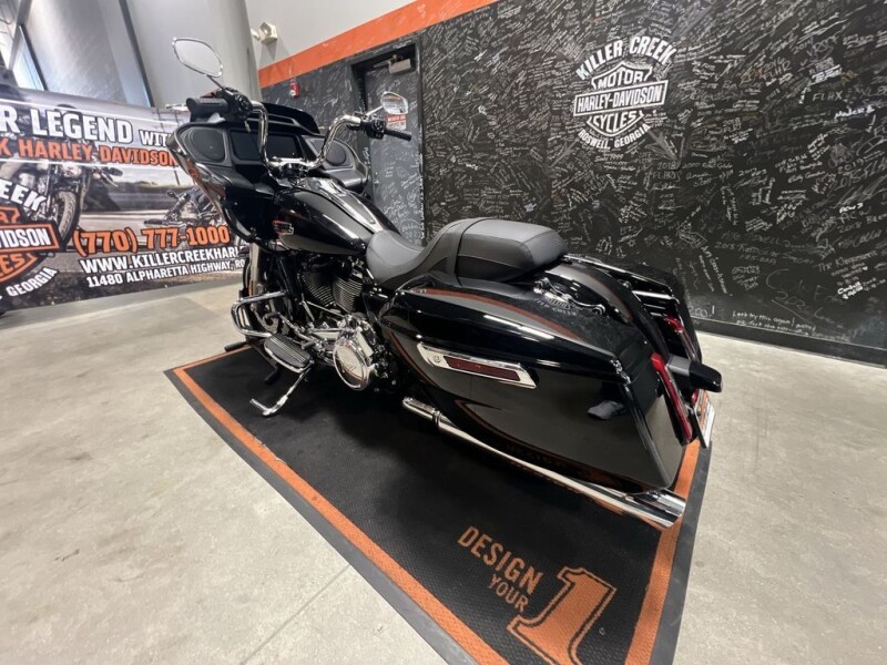 2025 Harley-Davidson<sup>®</sup> Road Glide® VIVID BLACK