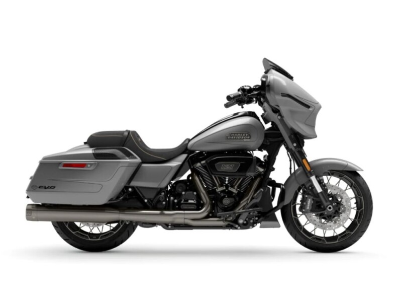 2023 Harley-Davidson<sup>®</sup> CVO™ Street Glide<sup>®</sup> DARK PLATINUM