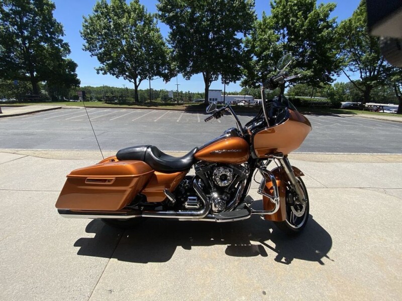 2015 Harley-Davidson<sup>®</sup> Road Glide<sup>®</sup> Special AMBER WHISKEY W/ PINSTRIPE