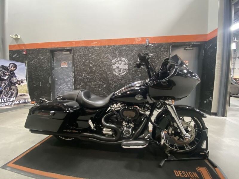 2021 Harley-Davidson<sup>®</sup> Road Glide<sup>®</sup> Special BLACK