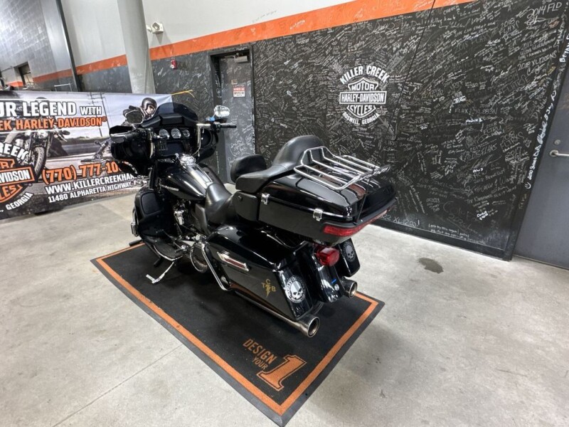 2022 Harley-Davidson<sup>®</sup> Ultra Limited BLACK