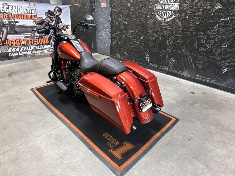 2025 Harley-Davidson<sup>®</sup> Road King<sup>®</sup> Special WHISKEY FIRE