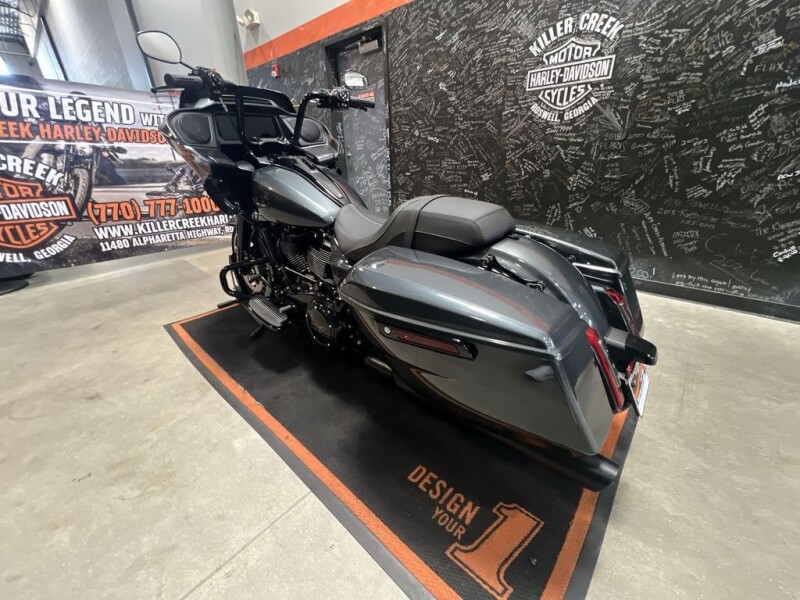 2025 Harley-Davidson<sup>®</sup> Road Glide® IRON HORSE MTLC
