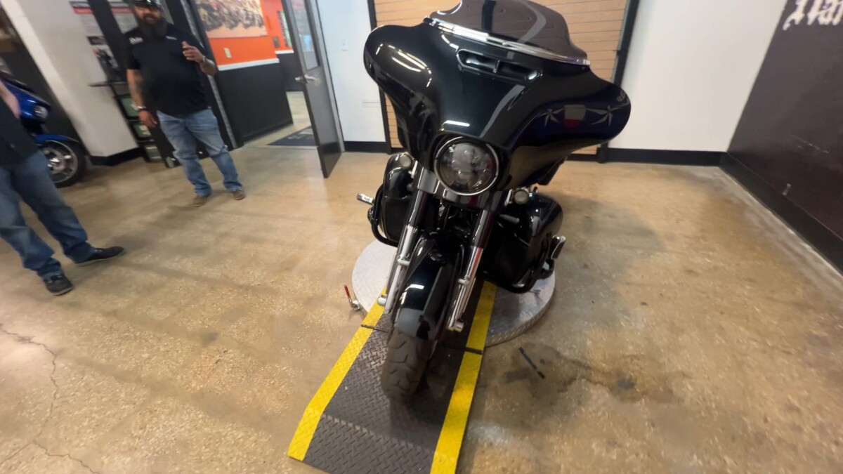 2017 Harley-Davidson CVO Street Glide FLHXSE - Photo 7