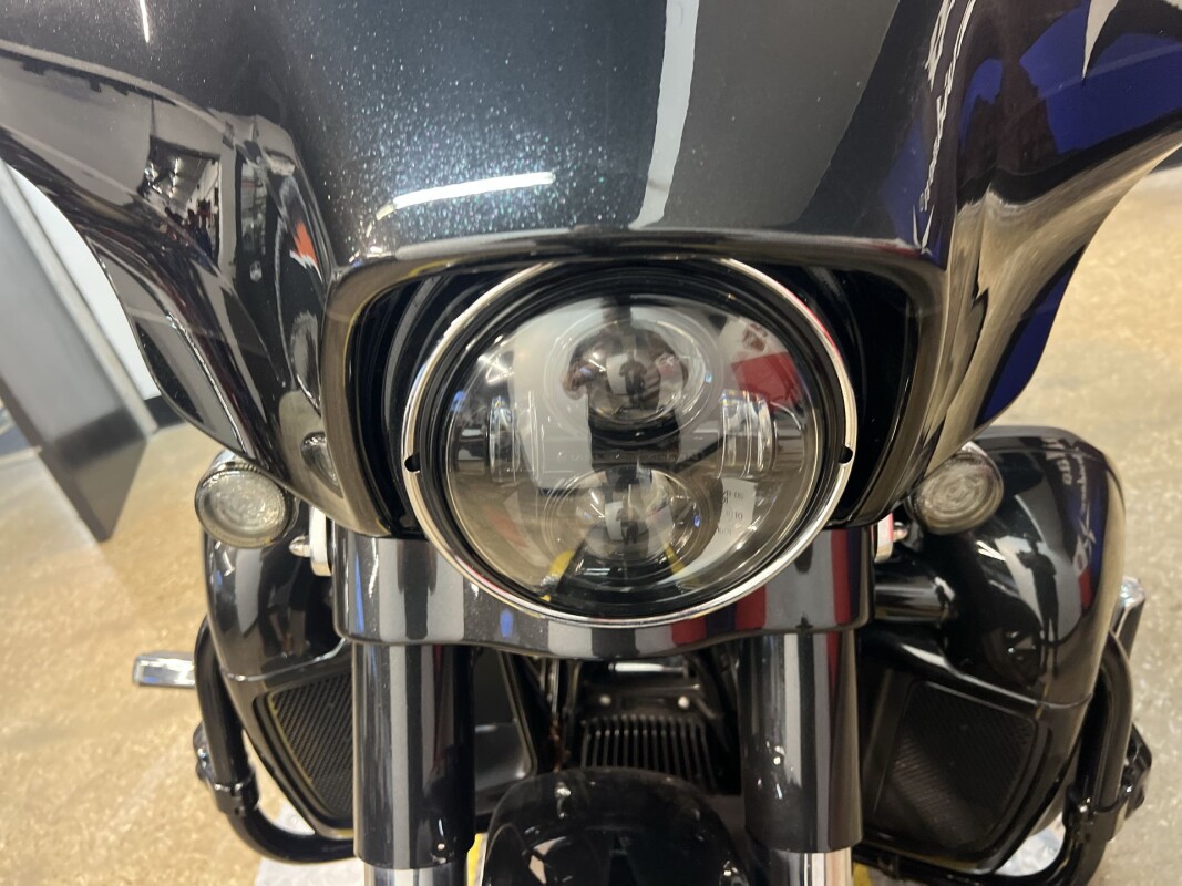 2017 Harley-Davidson CVO Street Glide FLHXSE - Photo 10