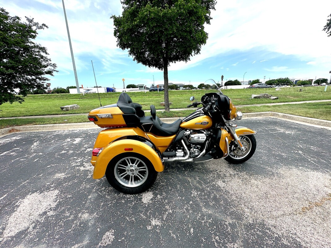 2023 Harley-Davidson Tri Glide Ultra - Photo 2