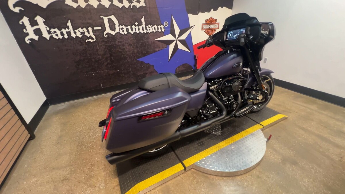 2025 Harley-Davidson Street Glide FLHX - Photo 4