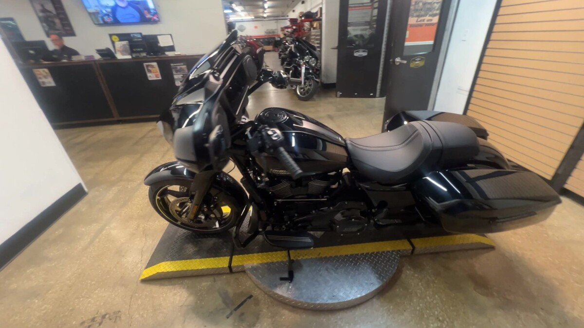 2025 Harley-Davidson Street Glide FLHX - Photo 9