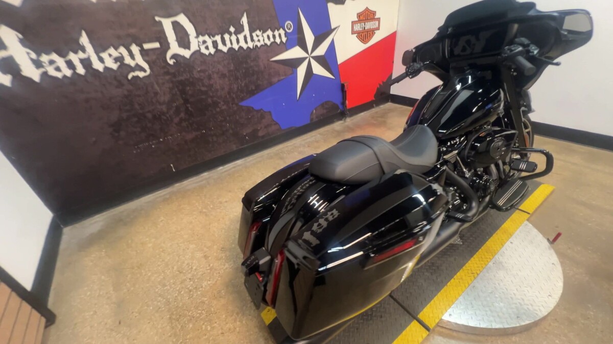 2025 Harley-Davidson Street Glide FLHX - Photo 4