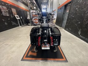 2025 Harley-Davidson<sup>®</sup> Road Glide® VIVID BLACK thumb 3