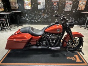 2025 Harley-Davidson<sup>®</sup> Road King<sup>®</sup> Special WHISKEY FIRE thumb 1