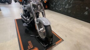 2024 Harley-Davidson<sup>®</sup> Fat Boy<sup>®</sup> 114 BILLIARD GRAY W/ PINSTRIPE thumb 3