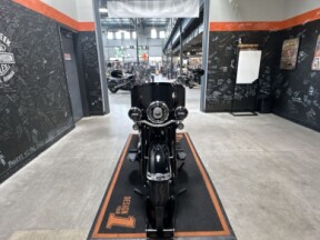 2025 Harley-Davidson<sup>®</sup> Heritage Classic VIVID BLACK W/ PINSTRIPE thumb 3