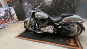 2024 Harley-Davidson<sup>®</sup> Fat Boy<sup>®</sup> 114 BILLIARD GRAY W/ PINSTRIPE thumb 3
