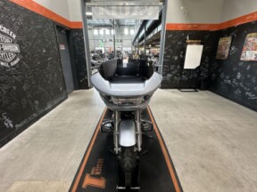 2025 Harley-Davidson<sup>®</sup> Road Glide® ATLAS SLV MTLIC thumb 3