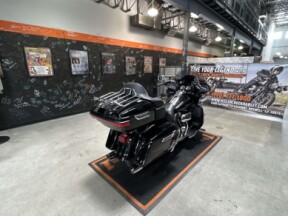 2021 Harley-Davidson<sup>®</sup> Road Glide<sup>®</sup> Limited MIDNIGHT CRIMSON thumb 2