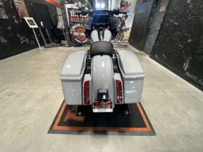 2025 Harley-Davidson<sup>®</sup> Road Glide® BILLIARD GRAY thumb 3