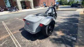 2024 Harley-Davidson<sup>®</sup> Freewheeler<sup>®</sup> BILLIARD GRAY W/ PINSTRIPE thumb 1