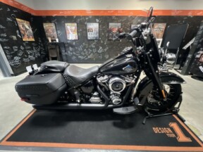 2025 Harley-Davidson<sup>®</sup> Heritage Classic VIVID BLACK W/ PINSTRIPE thumb 1