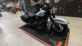 2024 Harley-Davidson<sup>®</sup> Heritage Classic ATLAS SLV MTLIC W/ PINSTRIP thumb 3
