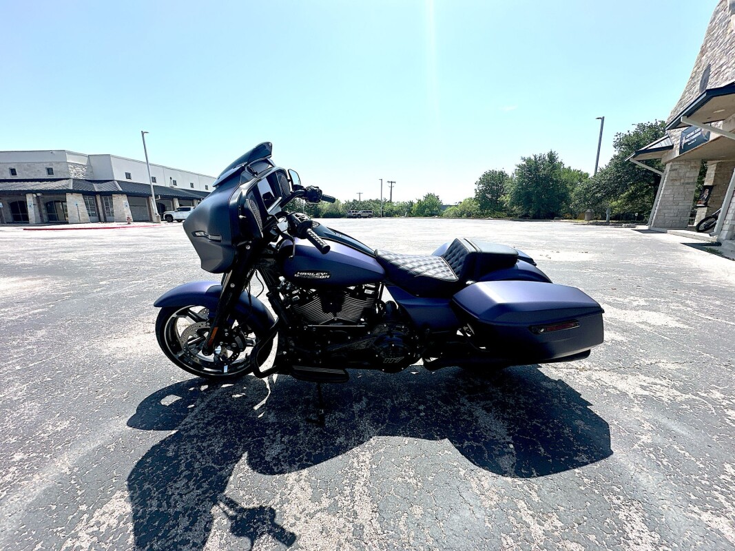 2025 Harley-Davidson Street Glide FLHX
 MSRP $29,999 - Photo 6