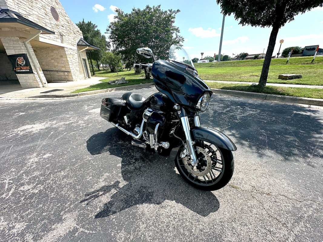 2020 Harley-Davidson CVO Street Glide FLHXSE - Photo 3