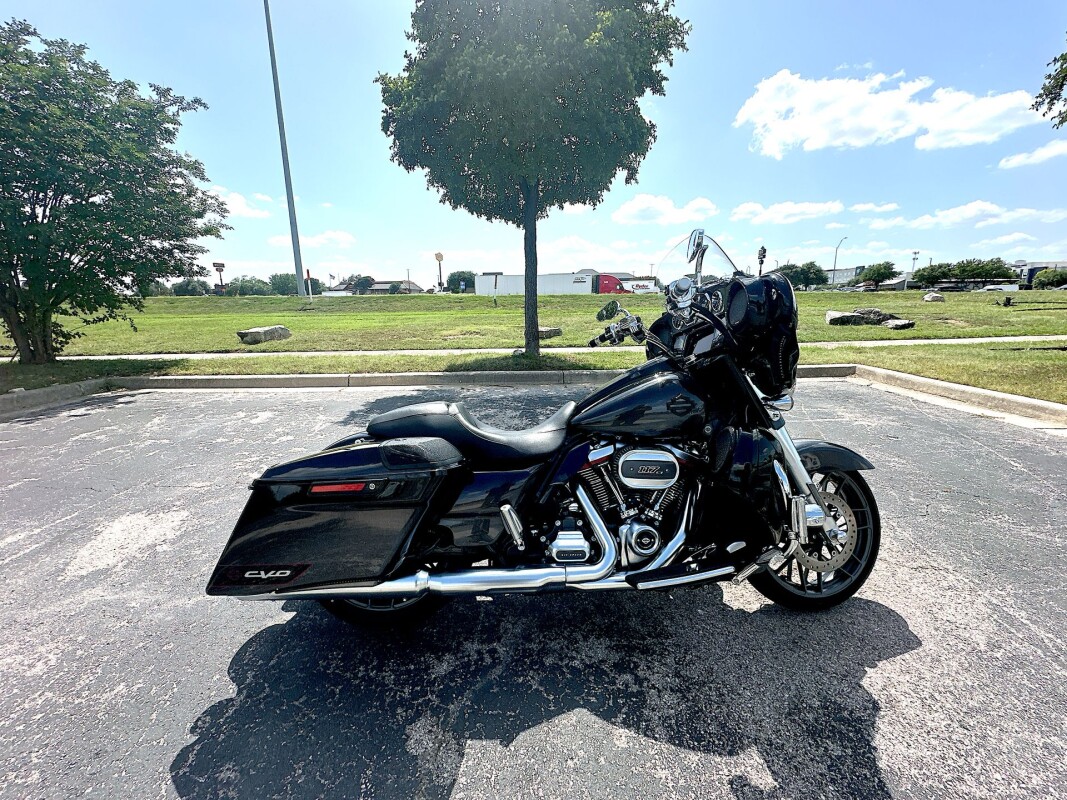 2020 Harley-Davidson CVO Street Glide FLHXSE - Photo 2