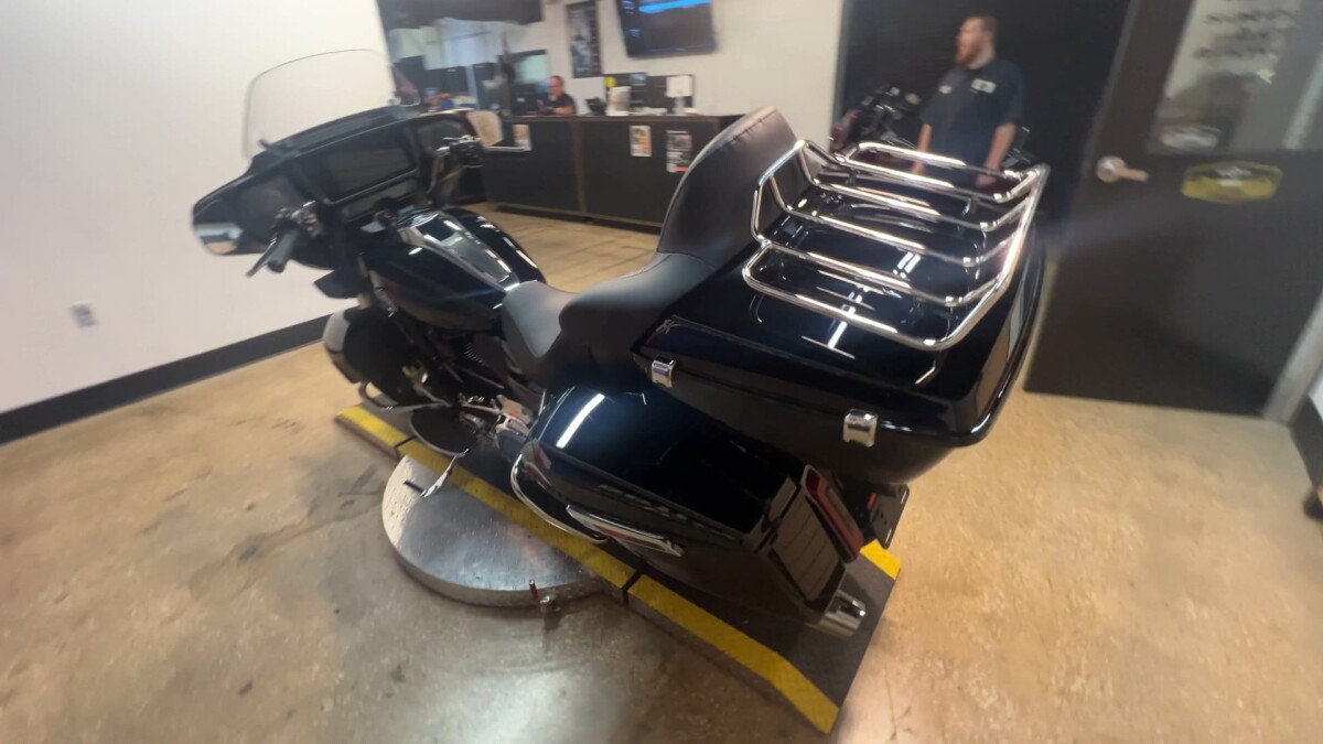 2025 Harley-Davidson Street Glide Ultra FLHXU - Photo 2