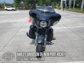 2016 Harley-Davidson<sup>®</sup> CVO<sup>™</sup> Street Glide<sup>®</sup> thumb 3