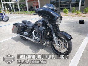 2016 Harley-Davidson<sup>®</sup> CVO<sup>™</sup> Street Glide<sup>®</sup> thumb 2