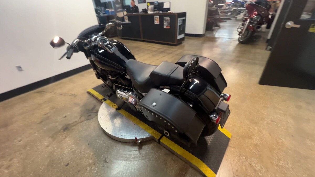2021 Harley-Davidson Sport Glide FLSB - Photo 2