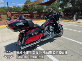 2014 Harley-Davidson<sup>®</sup> Electra Glide<sup>®</sup> Ultra Classic® thumb 3