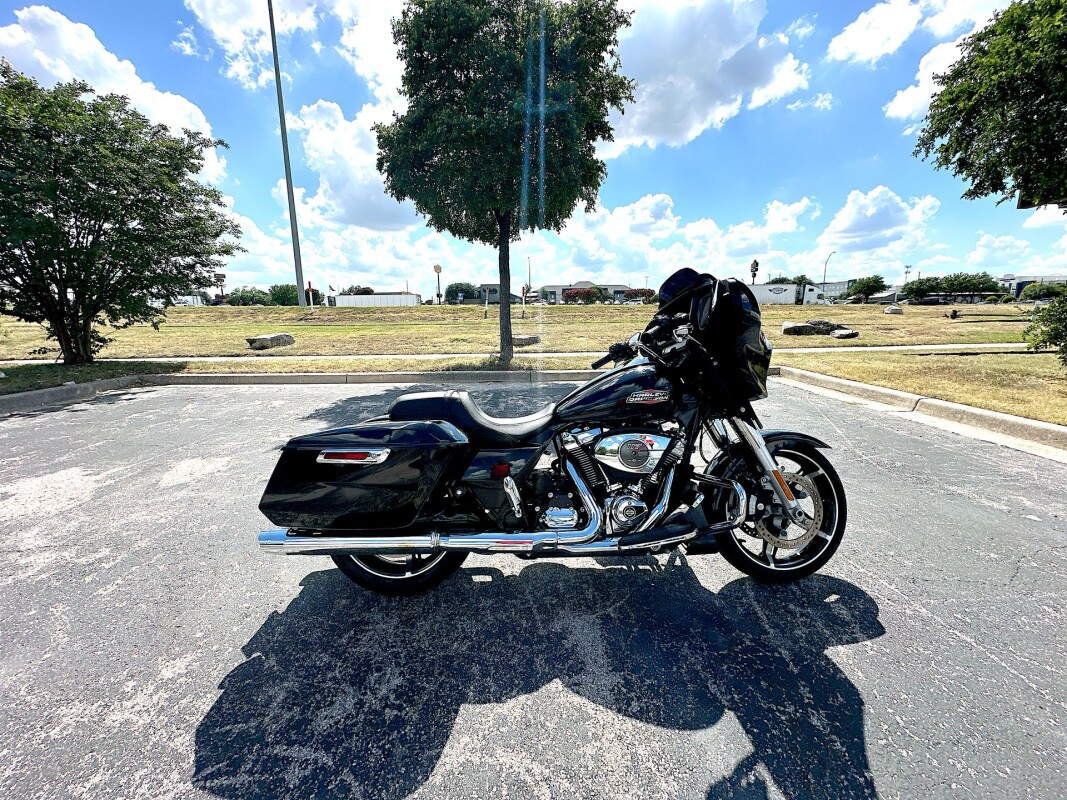 2024 Harley-Davidson Street Glide FLHX - Photo 2
