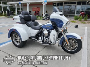 2015 Harley-Davidson<sup>®</sup> Tri Glide® Ultra thumb 2
