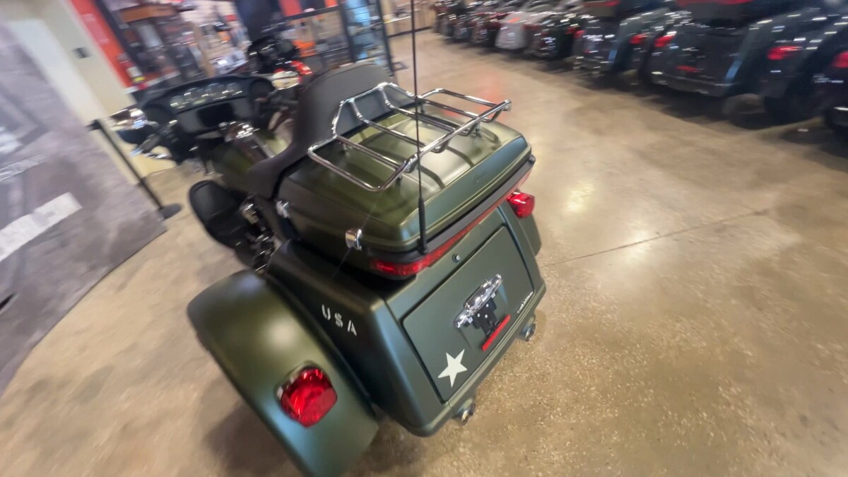 2022 Harley-Davidson Tri Glide Ultra FLHTCUTG - Photo 2