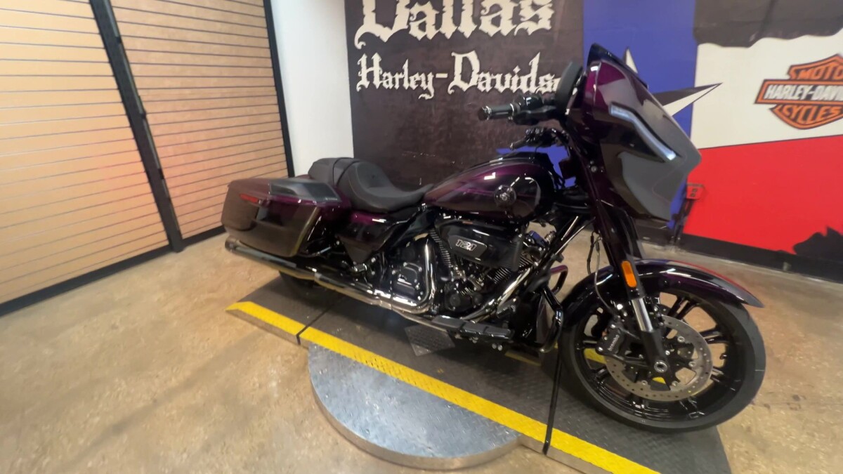 2025 Harley-Davidson CVO Street Glide FLHXSE - Photo 5