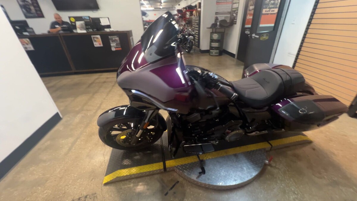 2025 Harley-Davidson CVO Street Glide FLHXSE - Photo 8