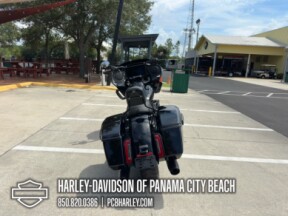 2025 Harley-Davidson® Road Glide™ thumb 2
