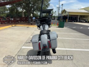 2025 Harley-Davidson® Road Glide™ thumb 2