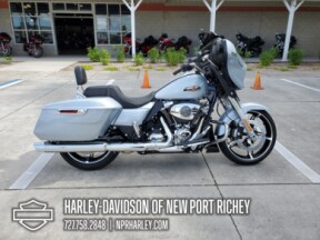 2025 Harley-Davidson<sup>®</sup> Street Glide® thumb 3