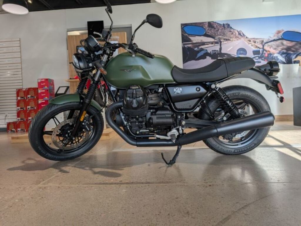 2024 Moto Guzzi V7 Stone