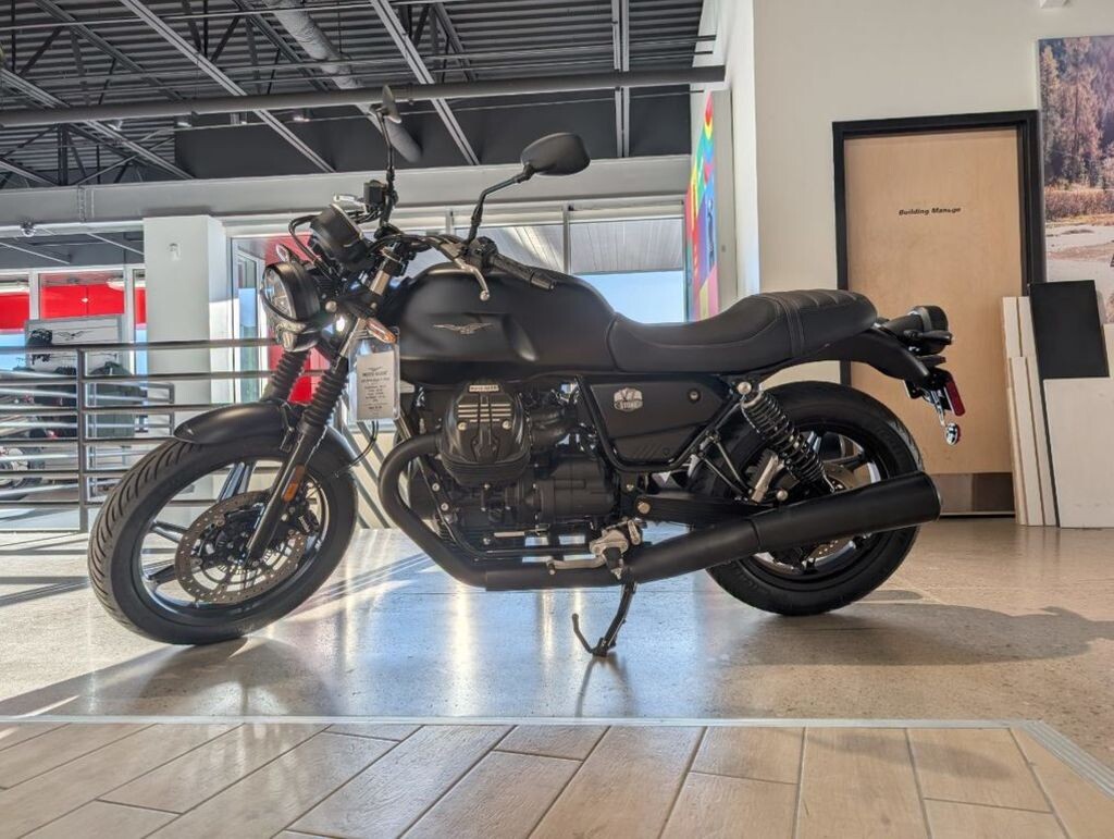 2024 Moto Guzzi V7 Stone