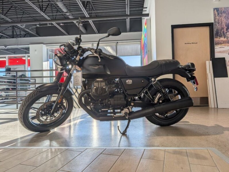 2024 Moto Guzzi V7 Stone