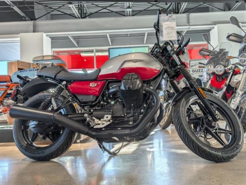 2024 Moto Guzzi V7 Stone Corsa